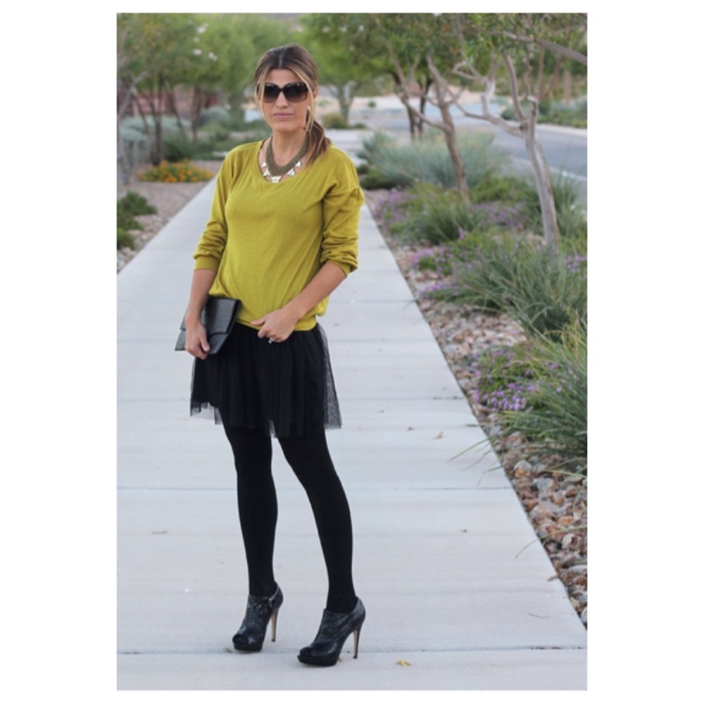 LuLu’s PROJECT SOCIAL T V-neck Slub Sweater Medium